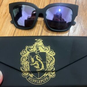 Diff Eyewear Black Bella Sunglasses with Hufflepuff case